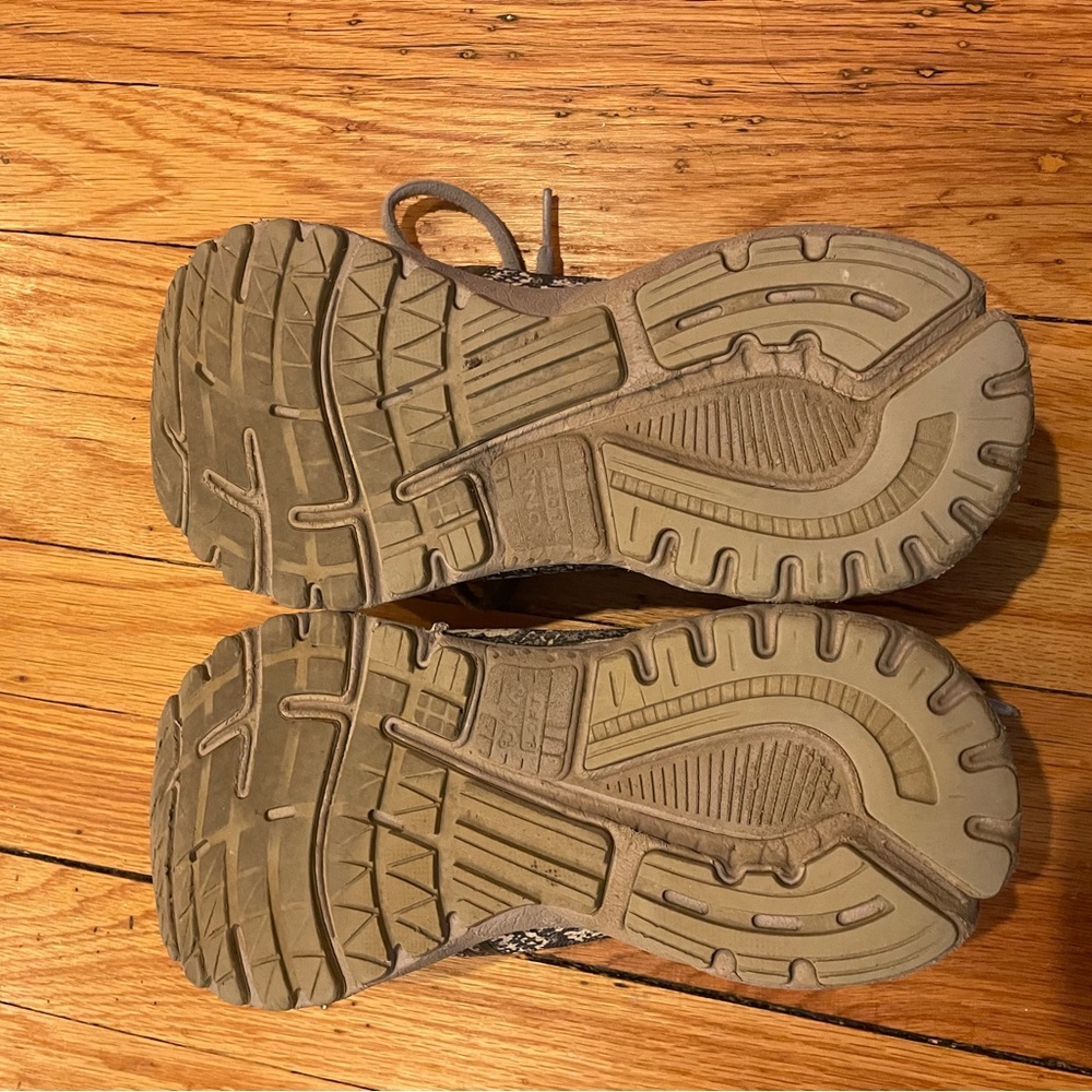 Brooks Black and Gray Snake pattern Sneakers Adre… - image 13